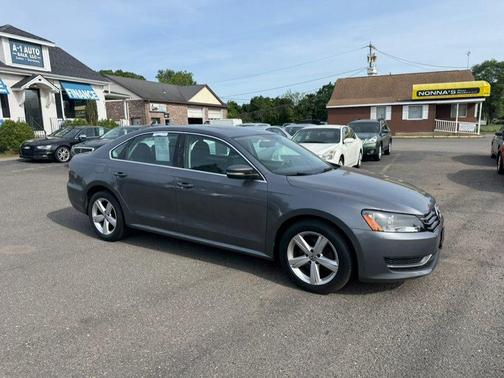 Platinum Gray Metallic 2013 Volkswagen Passat 2.5 SE