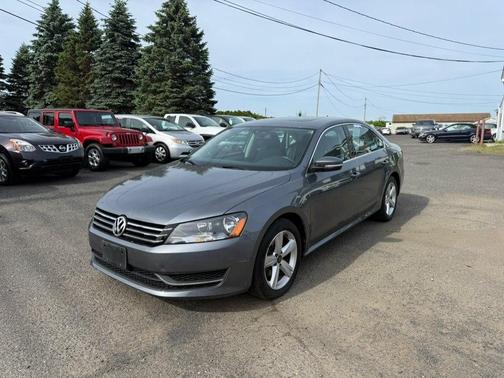 Platinum Gray Metallic 2013 Volkswagen Passat 2.5 SE