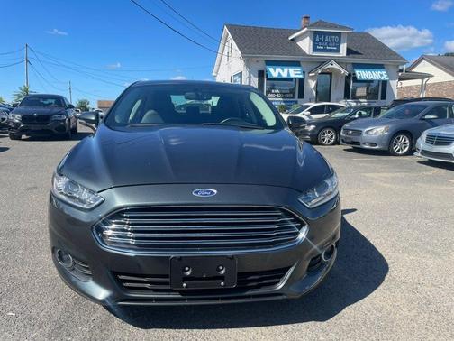 Green 2015 Ford Fusion SE