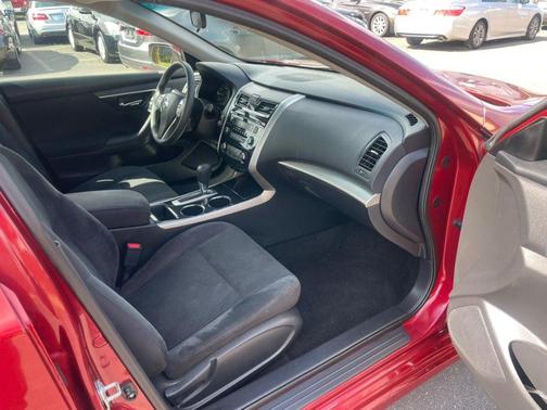 Cayenne Red Metallic 2014 Nissan Altima 2.5 SV