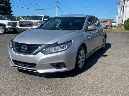 Sliver 2018 Nissan Altima 2.5 SR
