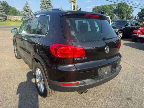 Deep Black Pearl 2017 Volkswagen Tiguan 2.0T Wolfsburg Edition