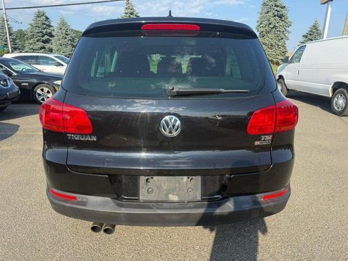 Deep Black Pearl 2017 Volkswagen Tiguan 2.0T Wolfsburg Edition