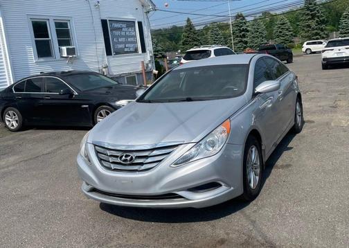 Radiant Silver Metallic 2013 Hyundai SONATA GLS