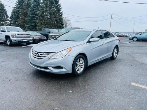 Radiant Silver Metallic 2013 Hyundai SONATA GLS