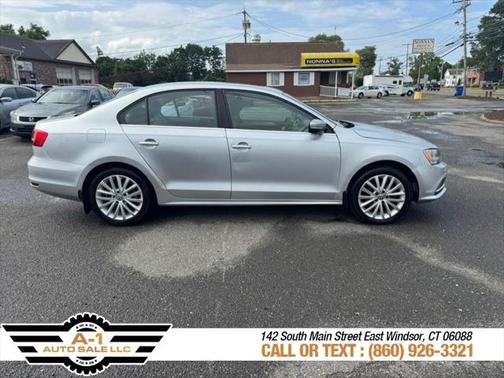 2015 Volkswagen Jetta Auto SE w/Connectivity/Navigation