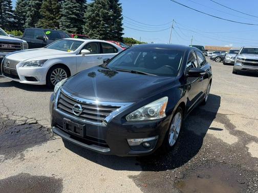 Blue 2014 Nissan Altima 2.5 S