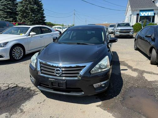 Blue 2014 Nissan Altima 2.5 S