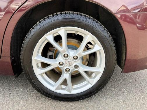 Midnight Garnet Metallic 2014 Nissan Maxima SV