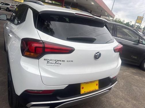 White 2020 Buick Encore GX Select