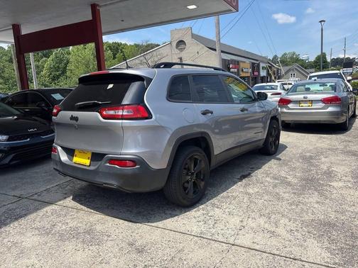 Silver 2016 Jeep Cherokee Sport