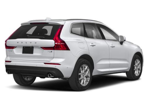 White 2018 Volvo XC60 T6 Momentum