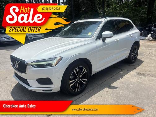 White 2018 Volvo XC60 T6 Momentum