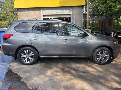 2020 Nissan Pathfinder S 4dr SUV
