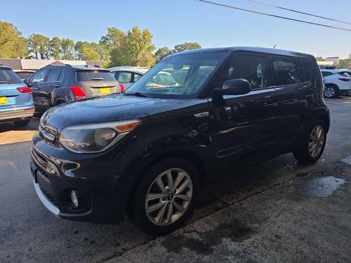 Black 2017 Kia Soul +