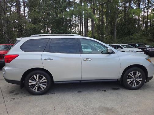2019 Nissan Pathfinder SL 4x4 4dr SUV