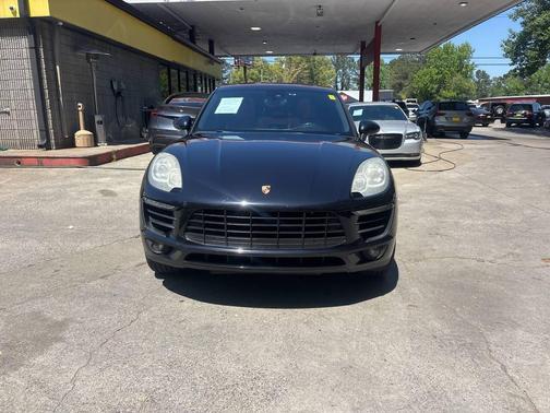 Jet Black Metallic 2017 Porsche Macan Macan S