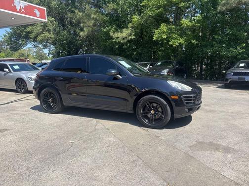Jet Black Metallic 2017 Porsche Macan Macan S