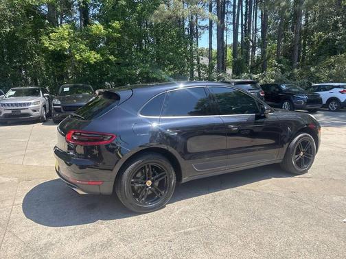 Jet Black Metallic 2017 Porsche Macan Macan S