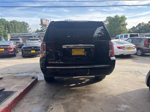 Black 2019 GMC Yukon XL Denali