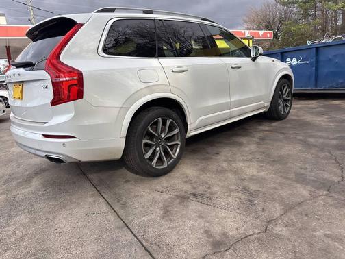 2019 Volvo XC90 T6 Momentum