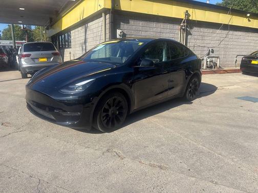 2023 Tesla Model Y Long Range AWD 4dr Crossover