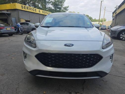 White 2022 Ford Escape SEL
