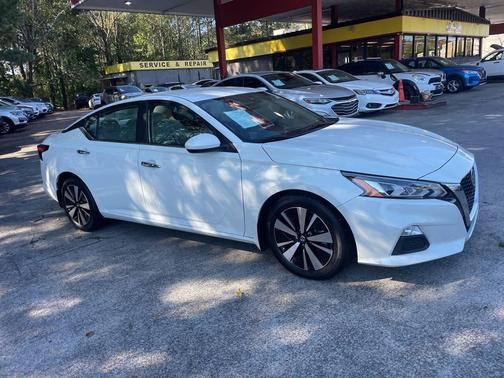 2022 Nissan Altima 2.5 SV