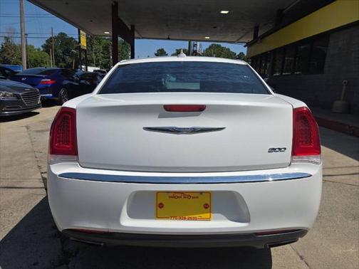 2017 Chrysler 300 Limited