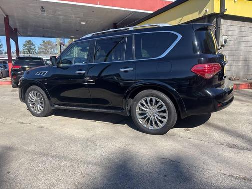 2017 INFINITI QX80 Base