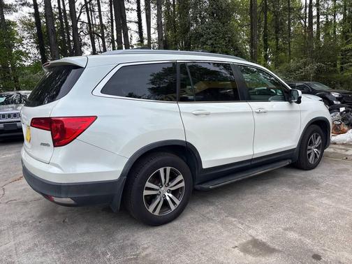 White 2017 Honda Pilot EX-L