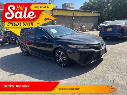 Black 2018 Toyota Camry SE