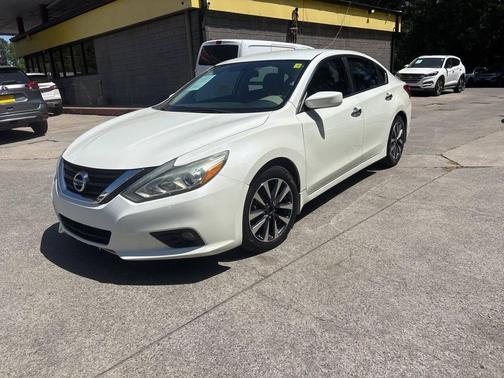 White 2017 Nissan Altima 2.5 SV