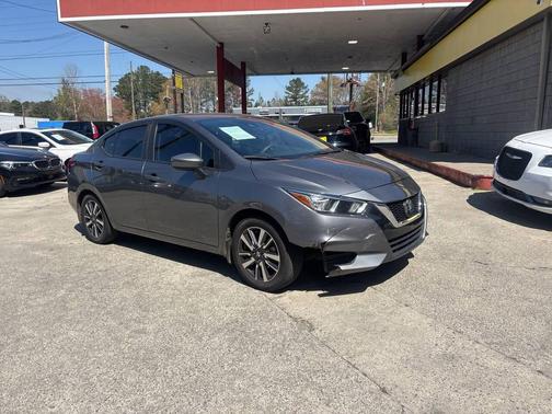 Gray 2021 Nissan Versa 1.6 SV