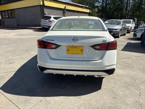 White 2024 Nissan Altima 2.5 SV