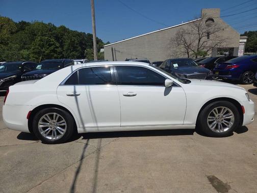 2017 Chrysler 300 Limited