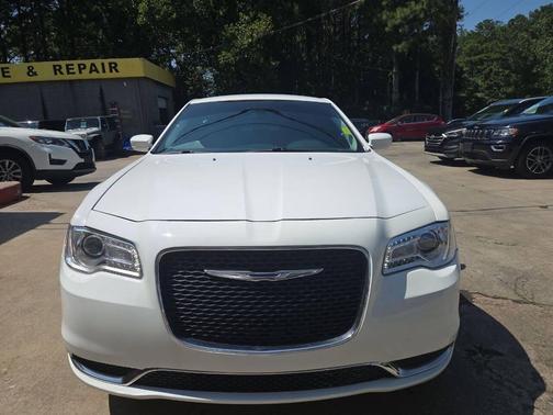 2017 Chrysler 300 Limited