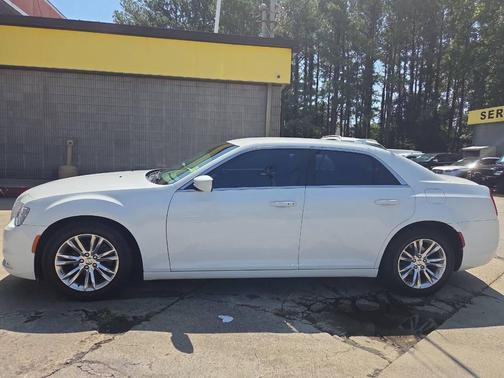 2017 Chrysler 300 Limited