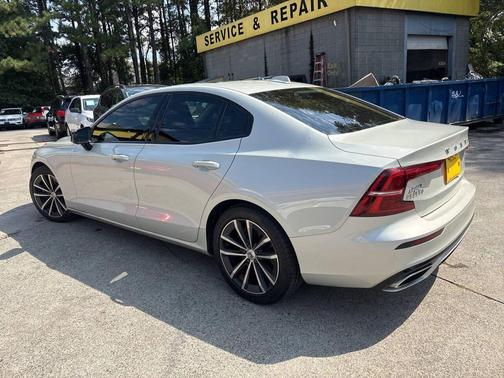 2021 Volvo S60 T5 Momentum