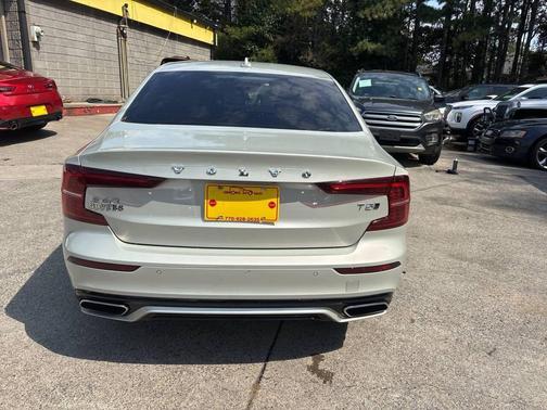 2021 Volvo S60 T5 Momentum
