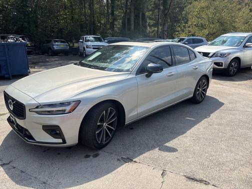 2021 Volvo S60 T5 Momentum