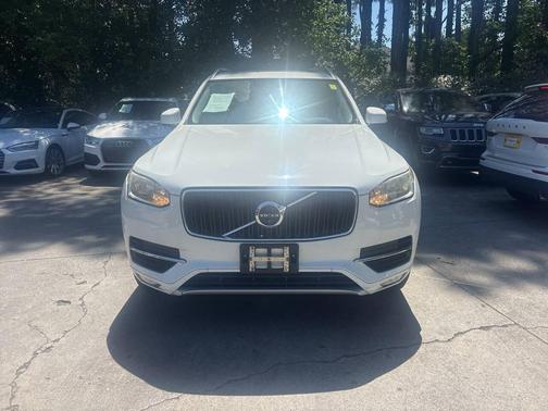 White 2016 Volvo XC90 T6 Momentum