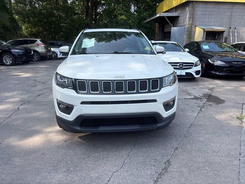 White 2017 Jeep Compass Latitude