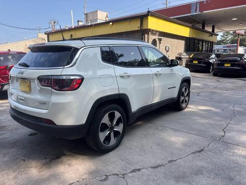 White 2017 Jeep Compass Latitude
