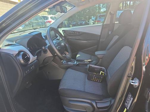 Black 2021 Hyundai KONA SEL 4dr Crossover