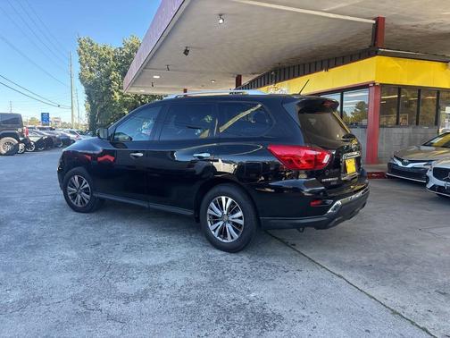 2018 Nissan Pathfinder SV
