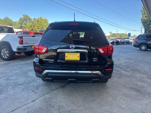2018 Nissan Pathfinder SV