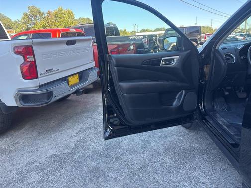 2018 Nissan Pathfinder SV