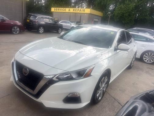 White 2020 Nissan Altima 2.5 S 4dr Sedan