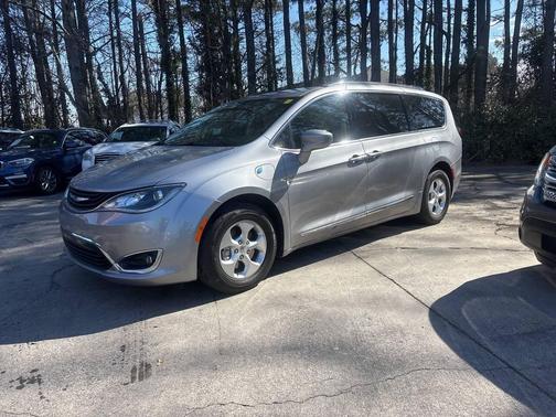 2018 Chrysler Pacifica Hybrid Touring L